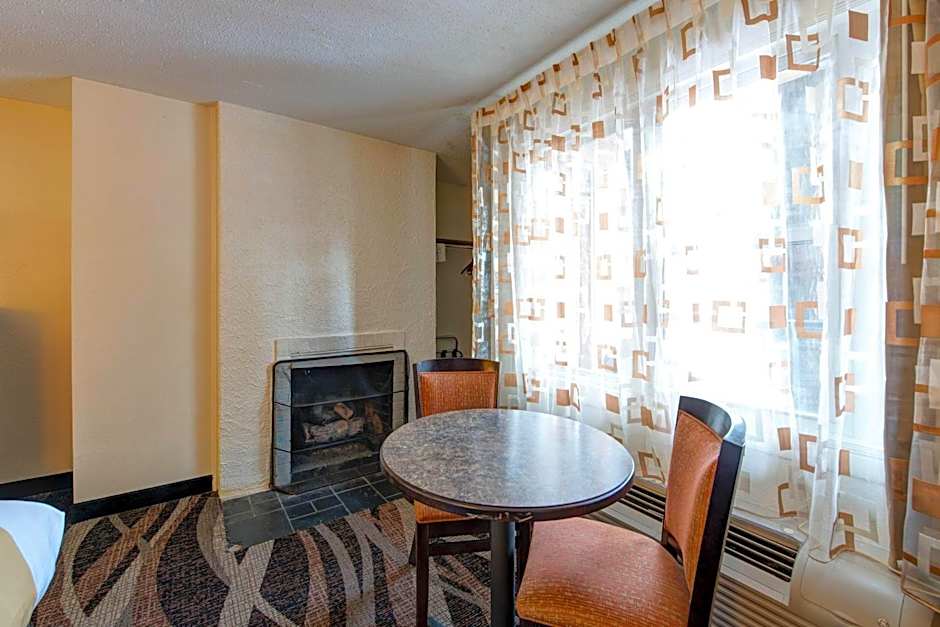 Quality Inn Creekside - Downtown Gatlinburg