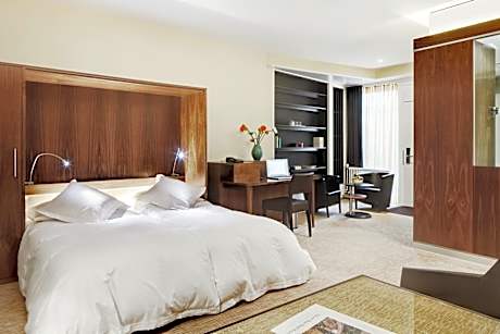 Family Room with 2 Bedrooms