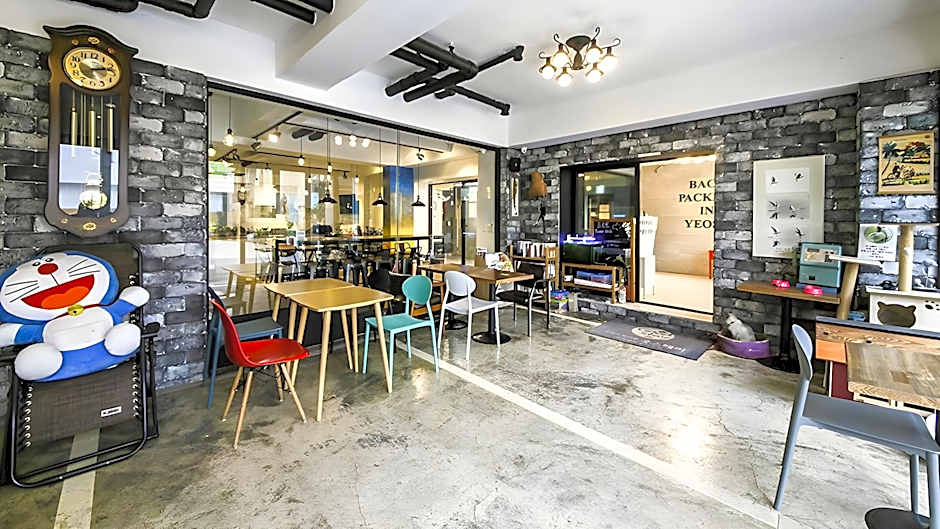 Backpackers In Yeosu