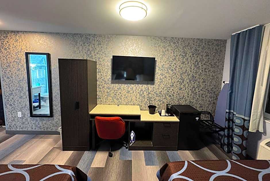 Super 8 by Wyndham Brooklyn Fulton Street