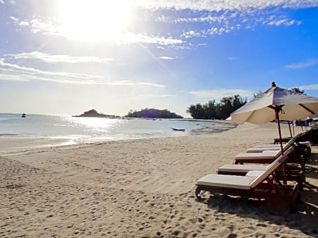 White House Beach Resort