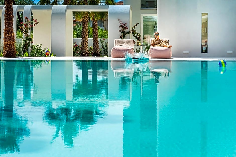 Cocoοns Suites & Villas Fourka