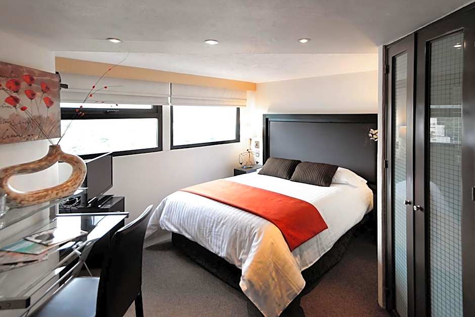 Aztic Hotel and Executive Suites