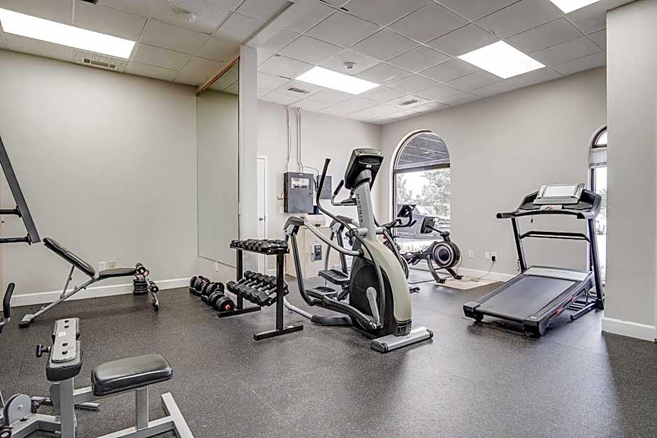 Cottonwood Suites Savannah Hotel & Conference Center