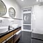 Budapest Eye- Boutique Suites, by BQA