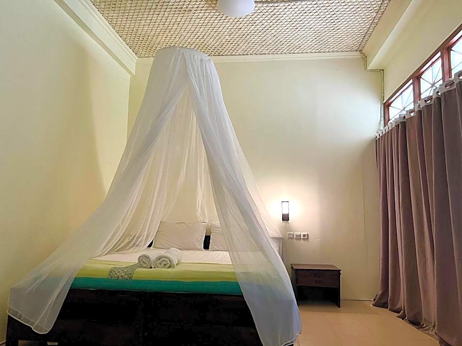 Arys Lagoon Bungalow & Hotel