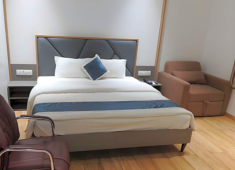 Photo 1 of 4 of Suite
