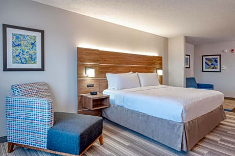Suite with One King Bed Hearing Accessible - Non-Smoking