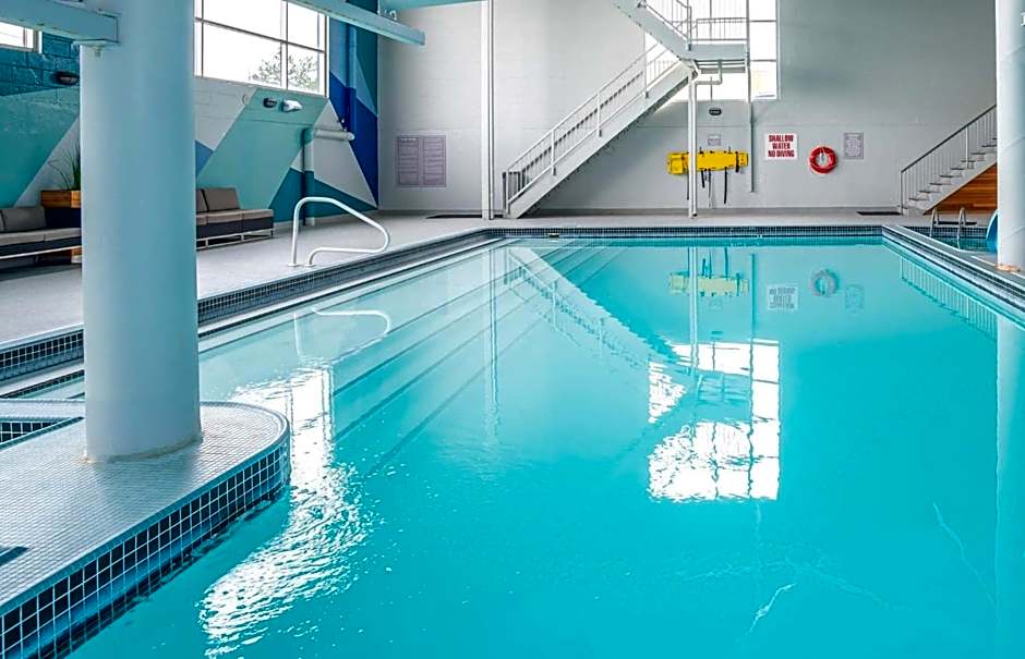 Sandman Signature Mississauga Hotel