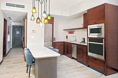 1 Bedroom 1 King Oceanfront Suite W Balcony