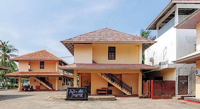 RedDoorz Plus near Tugu Mercusuar Anyer