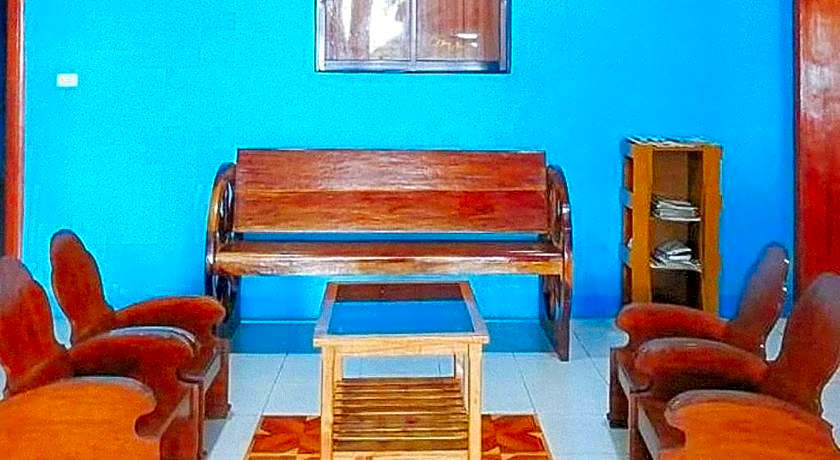 RedDoorz @ July's Haven Seaside Pension Camiguin