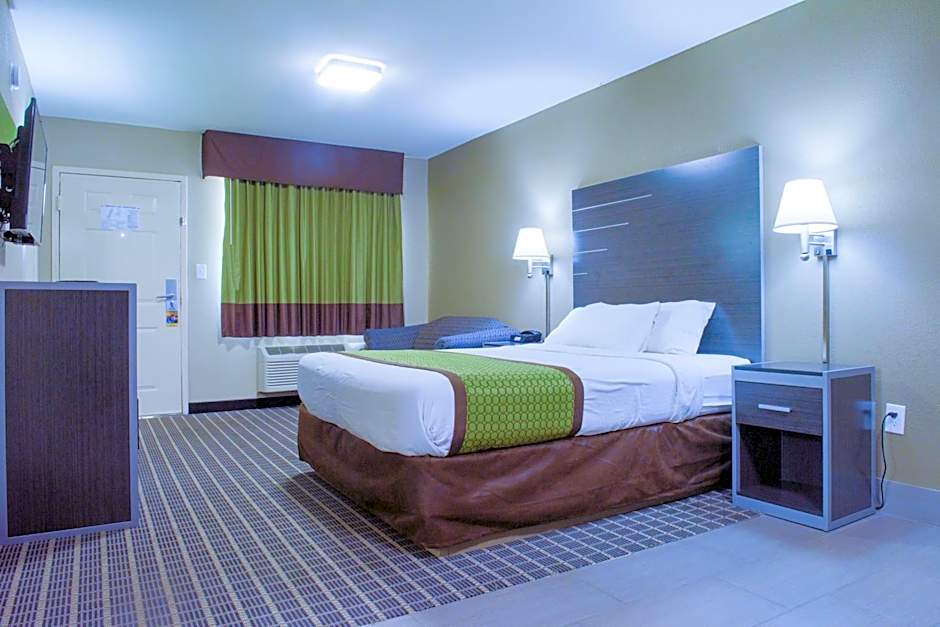 Photo 1 of 4 of 1 King Bed, Nonsmoking