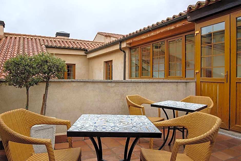 Ikonik Plaza Mercado