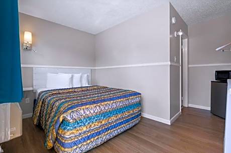 Standard Queen Room