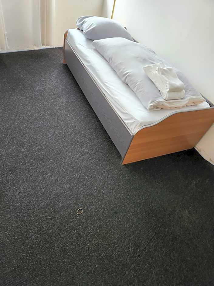 Hotel & Restaurant Heidekrug in Pinneberg, Free Parking and WiFi