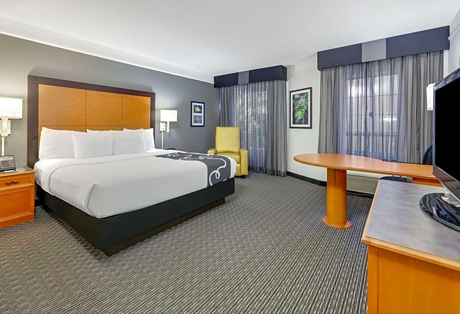 La Quinta Inn & Suites by Wyndham Dallas Addison Galleria