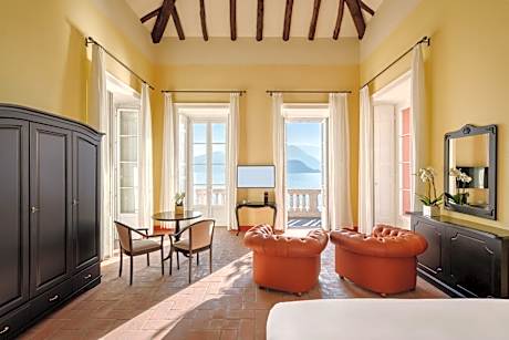 Suite with Lake View