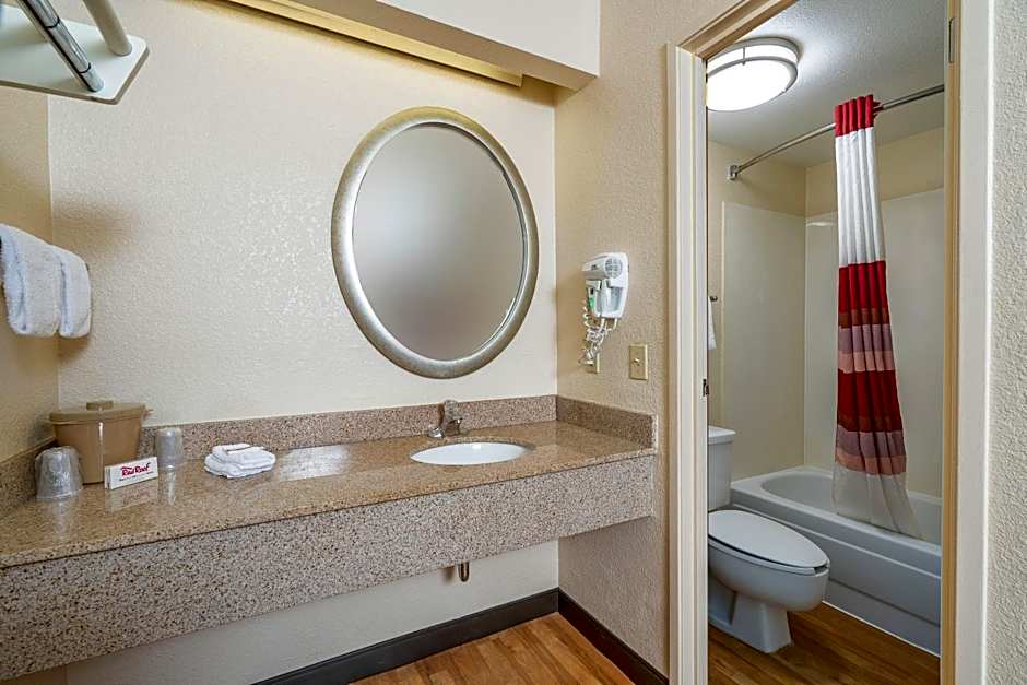 Red Roof Inn Cleveland Airport-Middleburg Heights
