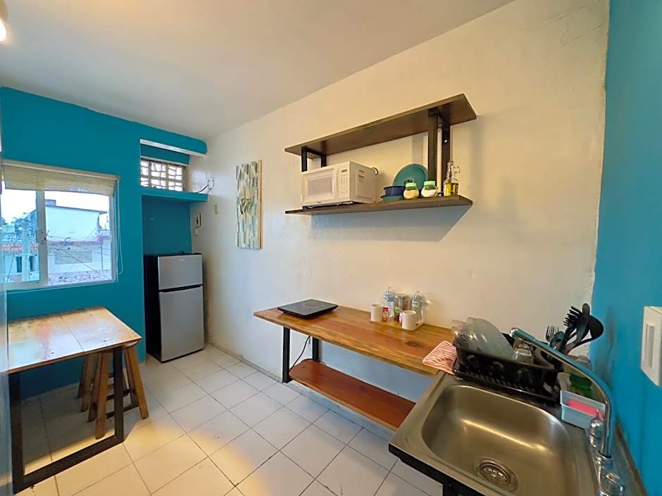 Suites Brisa Marina - atrás de Playa Regatas y el Malecón, 6 calles del Acuario