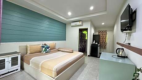 King Bed - Non-Smoking, Not Pet-Friendly