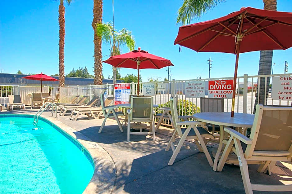Motel 6 Fresno Blackstone South – Fresno, CA