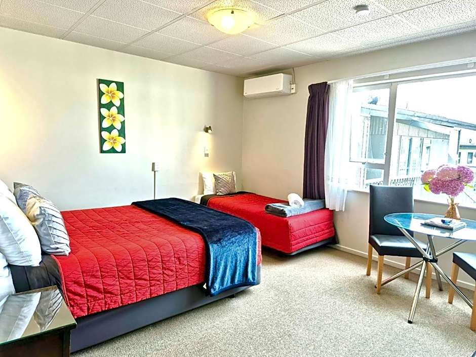 Absolute Lake View Motel