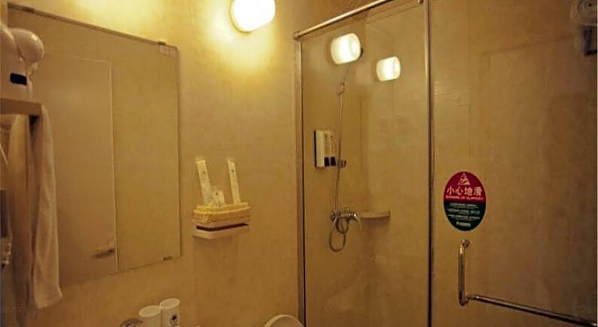 GreenTree Inn Liaoning Dalian Railway Station South Shengli Square Express Hotel