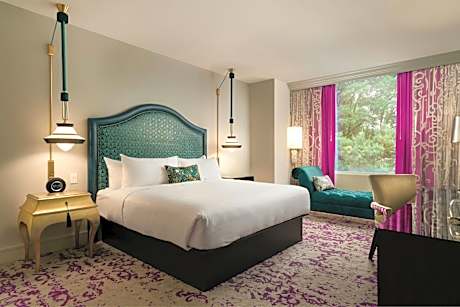 Guest room, 1 King, City view