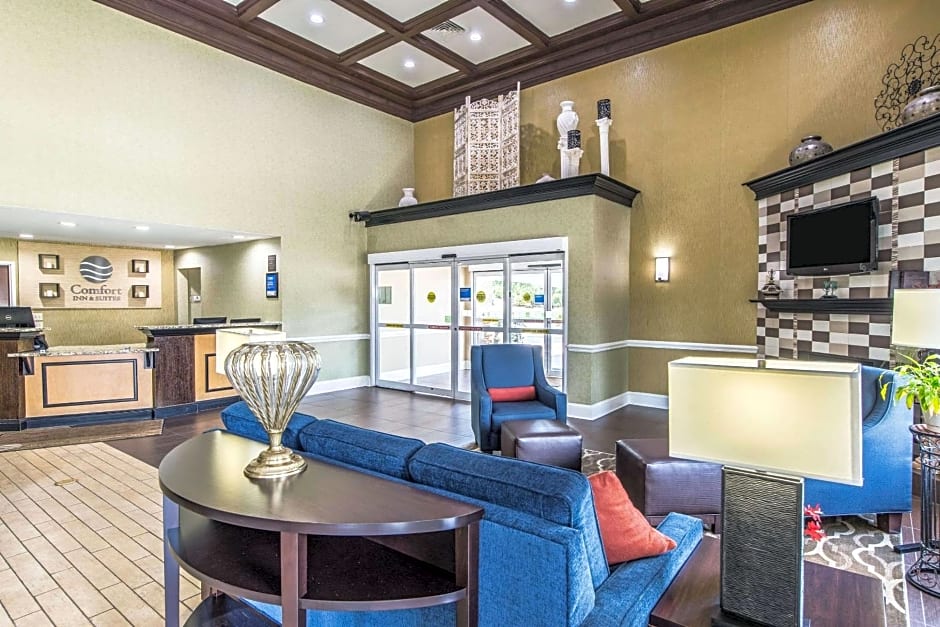 Comfort Inn & Suites Greenwood near University