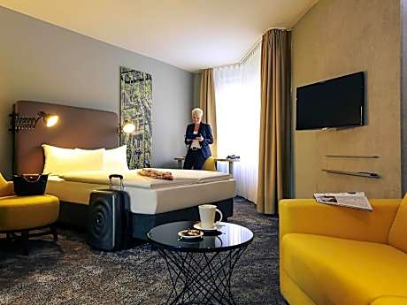 Deluxe Room with Queen Size bed