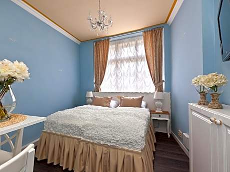 Deluxe Studio (2 adults)