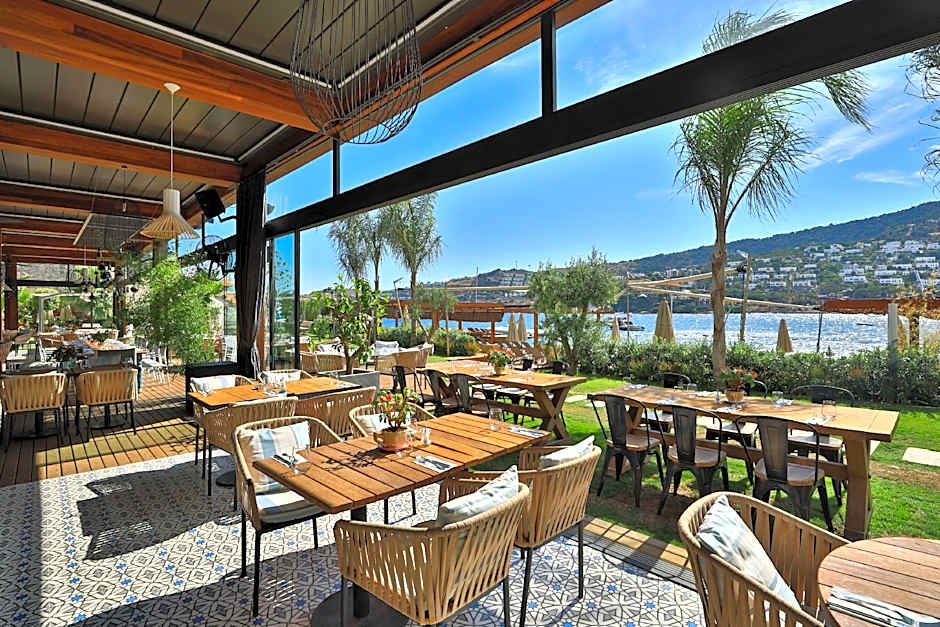 Mare Deluxe Residences  & Villas