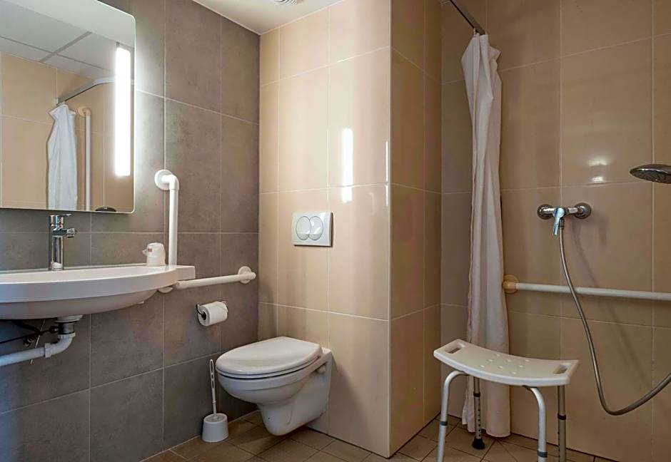 B&B HOTEL Niort Marais Poitevin
