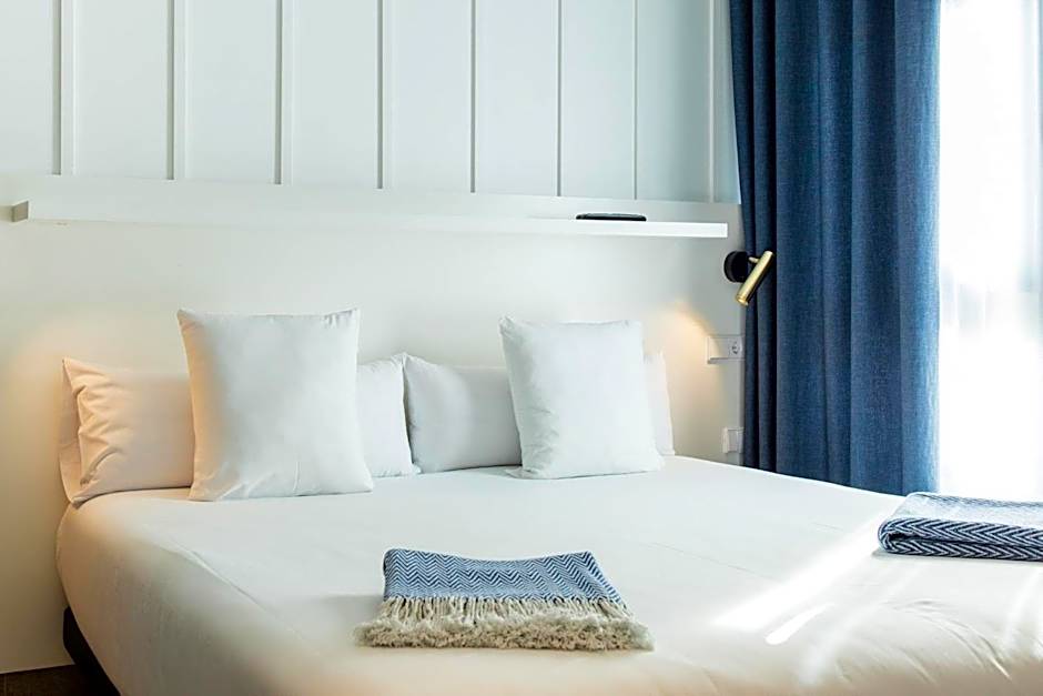 Ramirez Flats Valencia