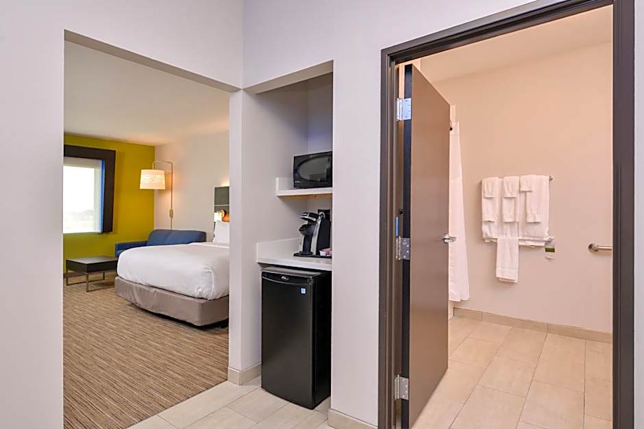 Photo 1 of 2 of Studio 1 King Bed Suite, Mobility Accessible, Bathtub