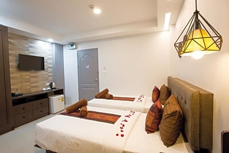 Twin Room with Round-Trip Airport Transfer