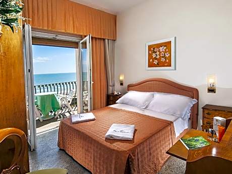 Standard Triple Room with Sea View