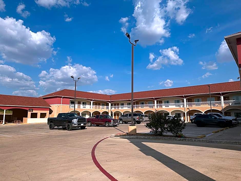 Executive Inn & Suites