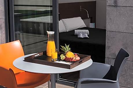 täCH Madrid Airport