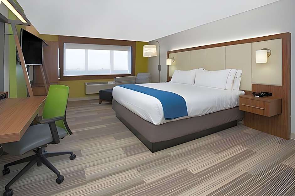 Holiday Inn Express and Suites Redding By IHG
