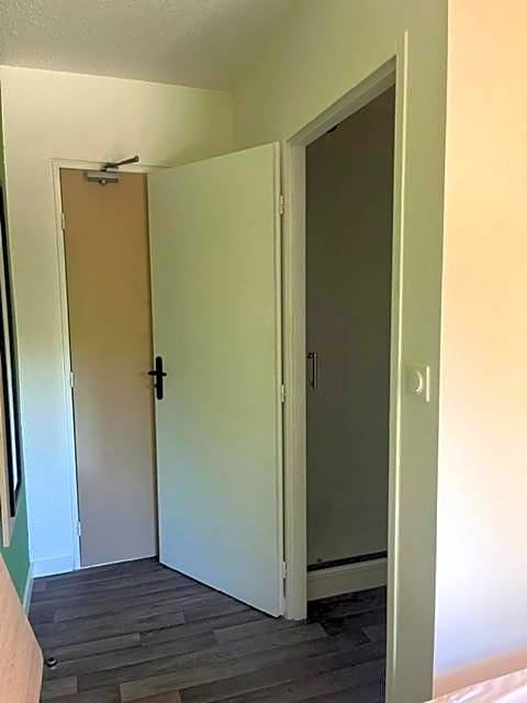 Unisotel Bollène A7 Ex-Hotel F1