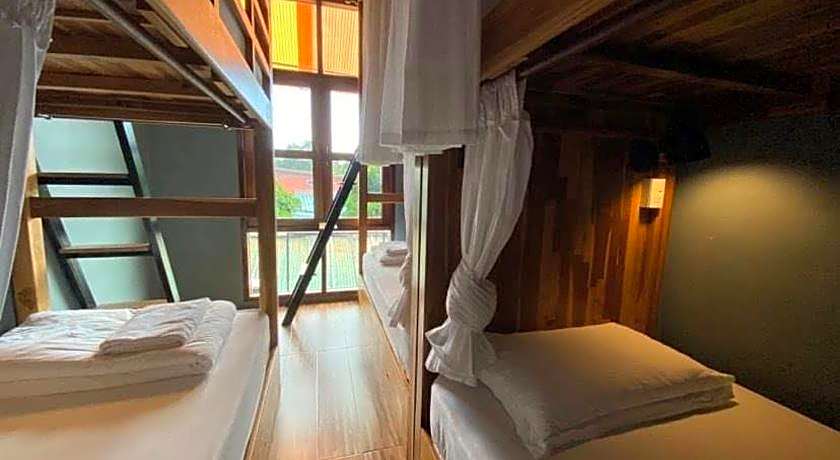 Lipe - Bloom Cafe and Hostel
