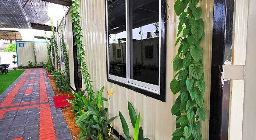 OYO 44099 Tt Dorf Hotel