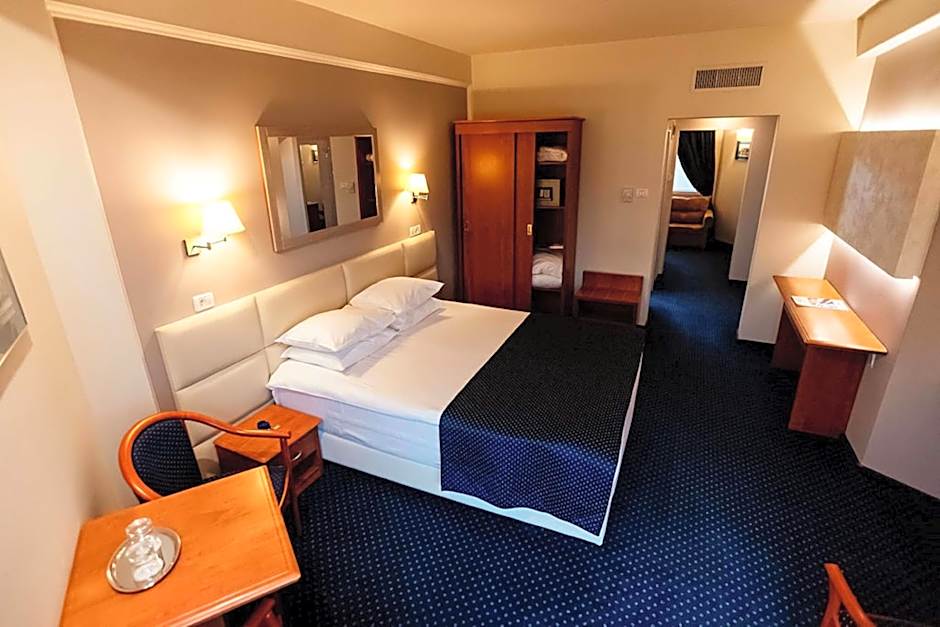 Best Western Plus Lido Hotel