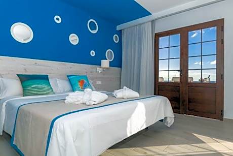 Two-Bedroom Apartment with Sea View (2+2)