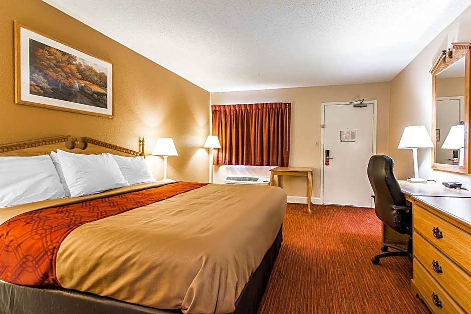 Econo Lodge Inn & Suites Huntsville University Area