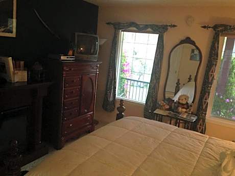 Deluxe Suite with Lake View