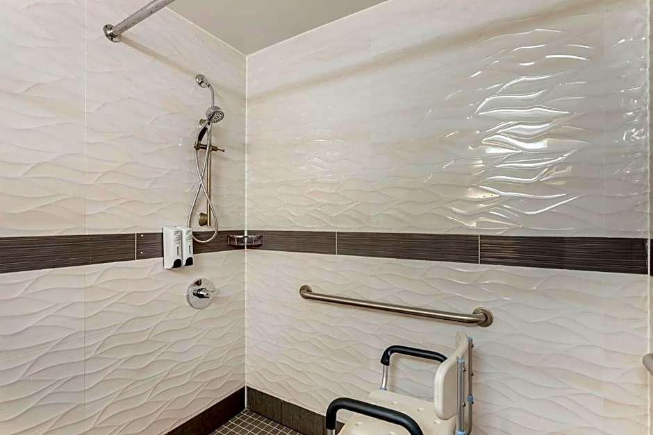 Red Roof PLUS Brooklyn - Flatbush Ave