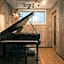 Grand Piano & Shinjuku 5min walk from station